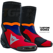 Botas de motociclo de corrida e estrada Dainese Axial 2 Air Luca Marini Replica 2026 | Homem | Lava Red / Electric Blue / Laranja Fluo / Branco | Custom Works 