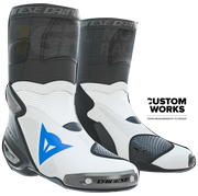 Botas de motociclo de corrida e estrada Dainese Axial 2 Air | Homem | Branco / Azul céu | Custom Works 