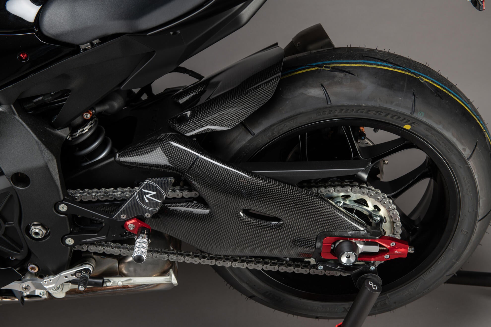 Guardabarros traseiro em Carbono LighTech Yamaha YZF-R1/M RN32, RN49 & RN65 (15-25) CARY5020 