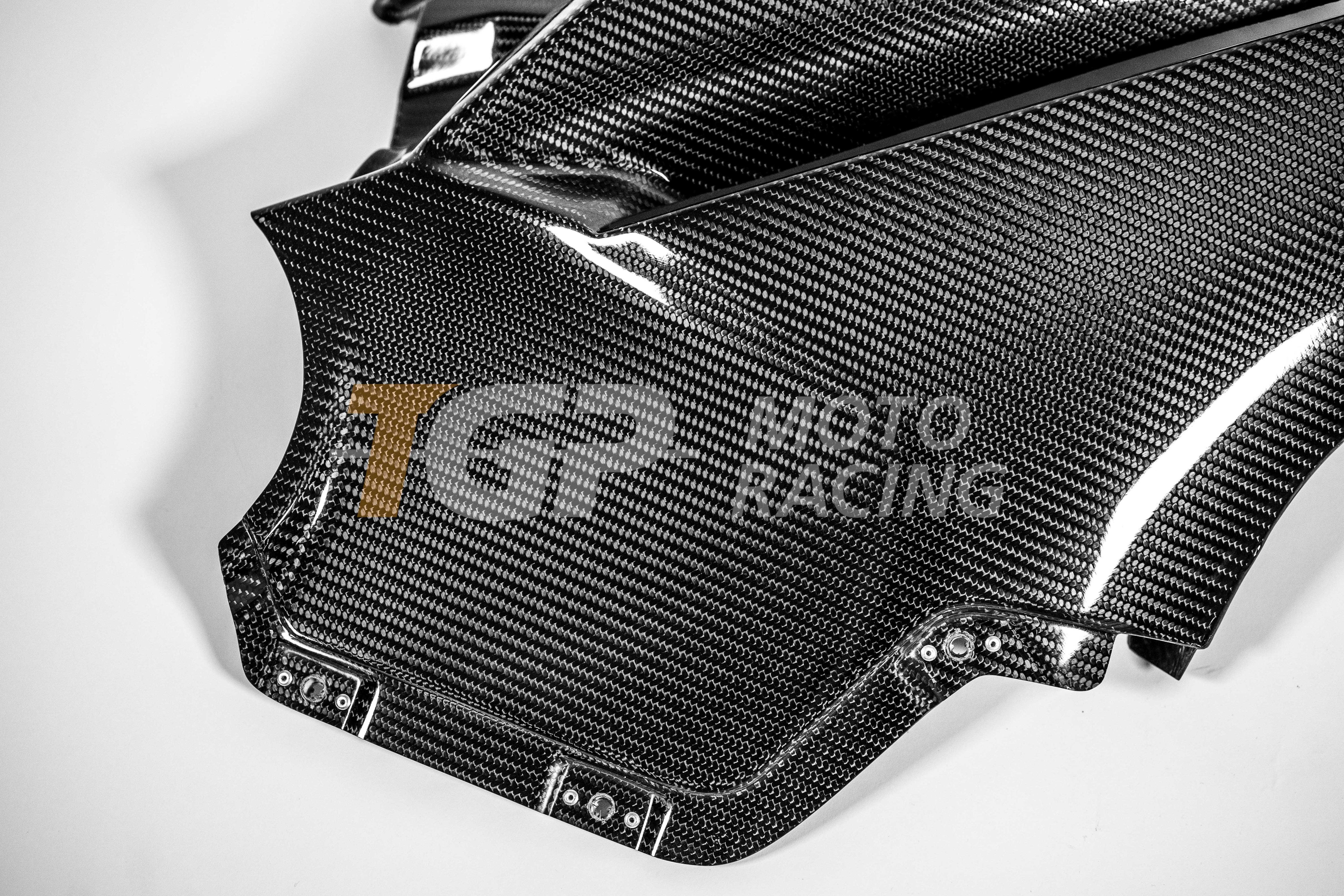 Right side panel 200g carbon AP Carbon Line Ducati Panigale V4 R (2026) 