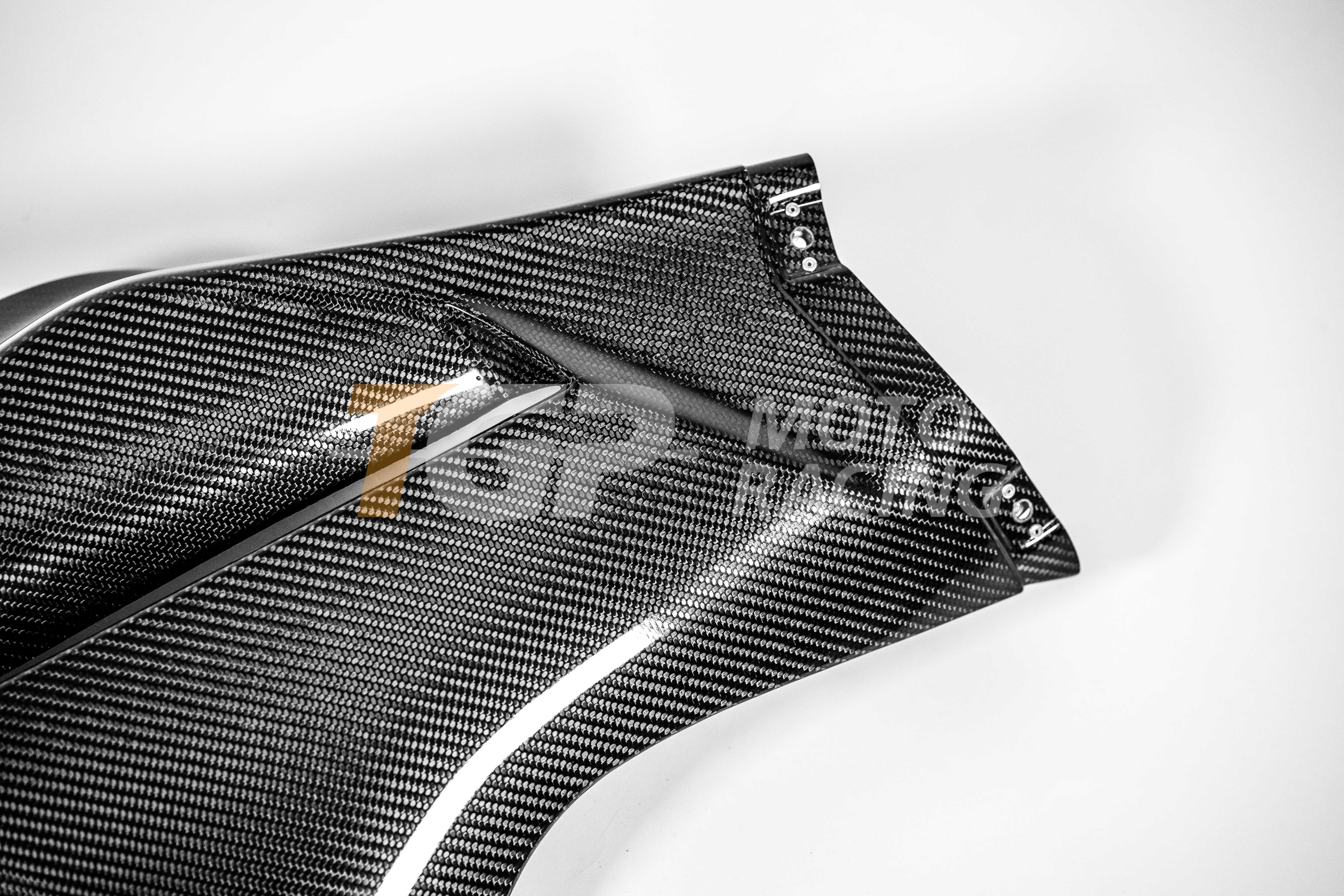 Right side panel 200g carbon AP Carbon Line Ducati Panigale V4 R (2026) 