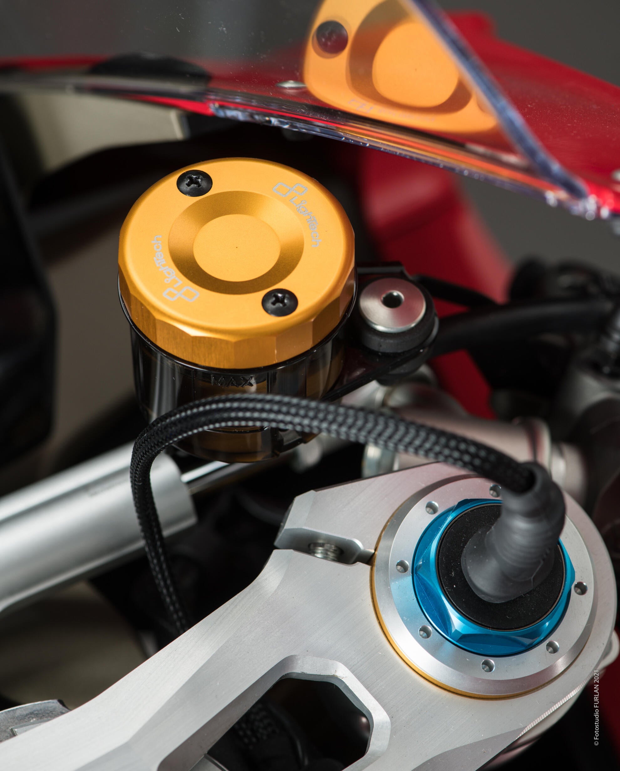 Tampa do reservatório dianteiro LighTech Aprilia RS 660 (20-26) FBC04 