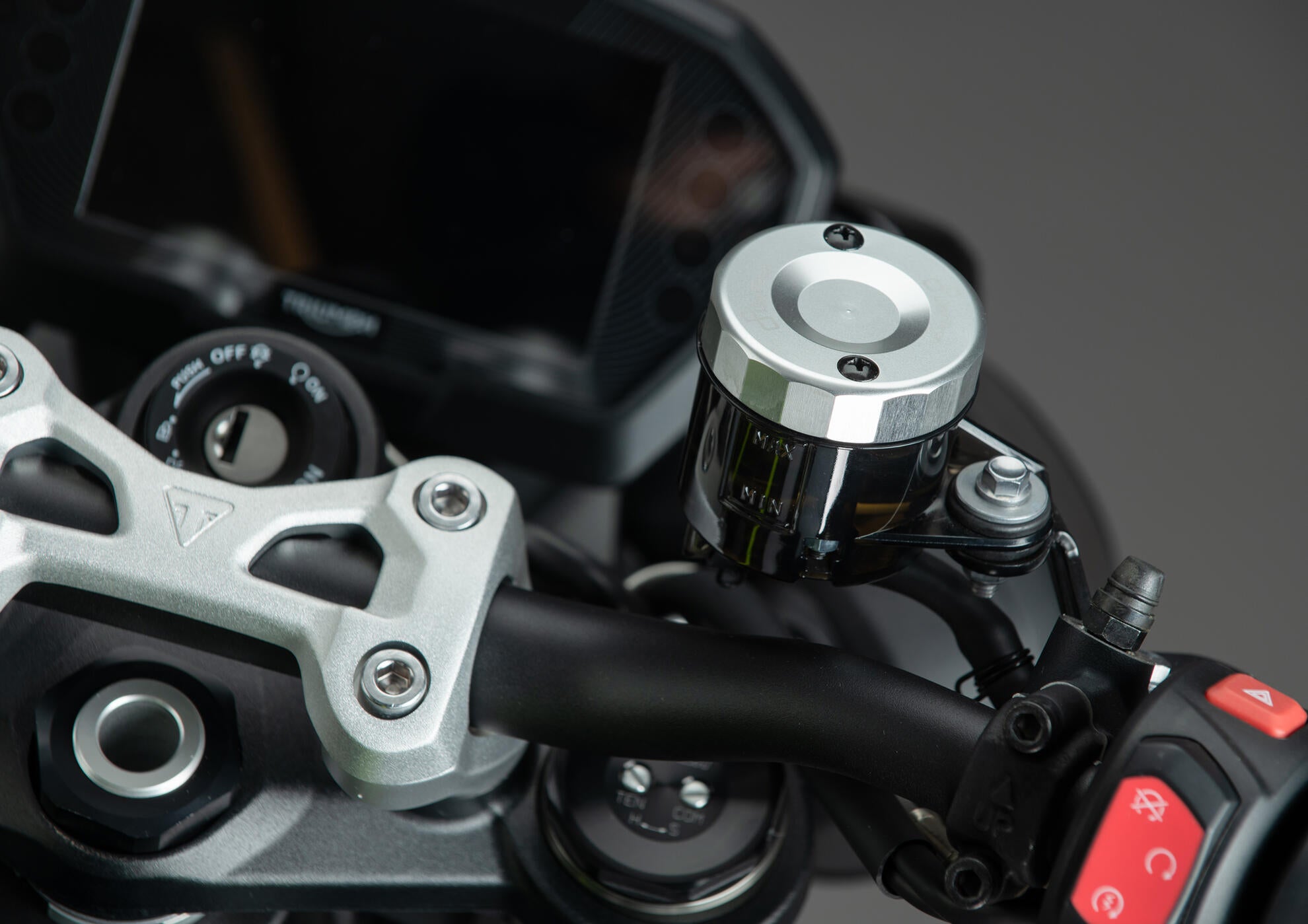 Tampa do reservatório dianteiro LighTech Aprilia RS 660 (20-26) FBC04 