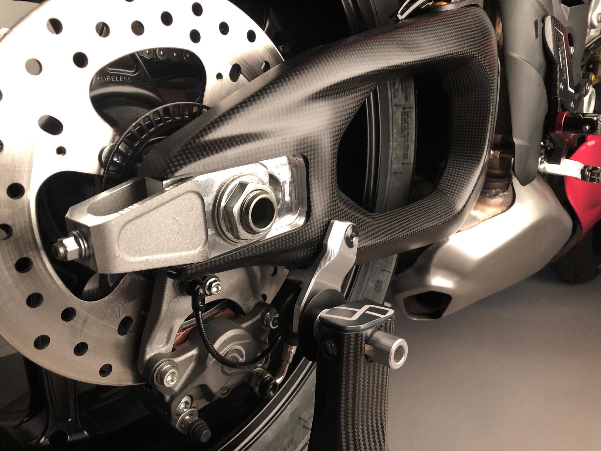 Stand shots Light -tech for stands with roles for Ducati Panigale V4/S (2025) Ftedu001