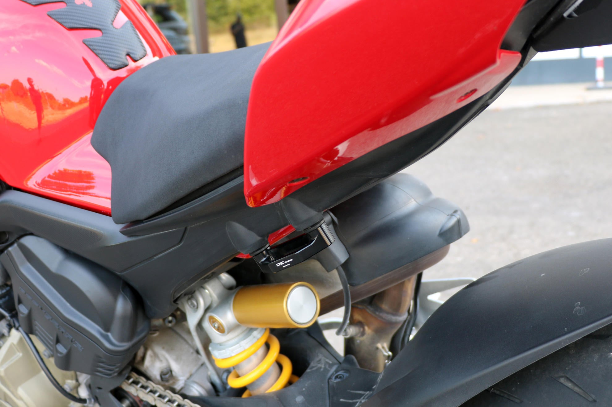 Tampas de apoio para passageiro em alumínio CNC Racing Ducati Panigale V4/S/R (25-26) PET52 