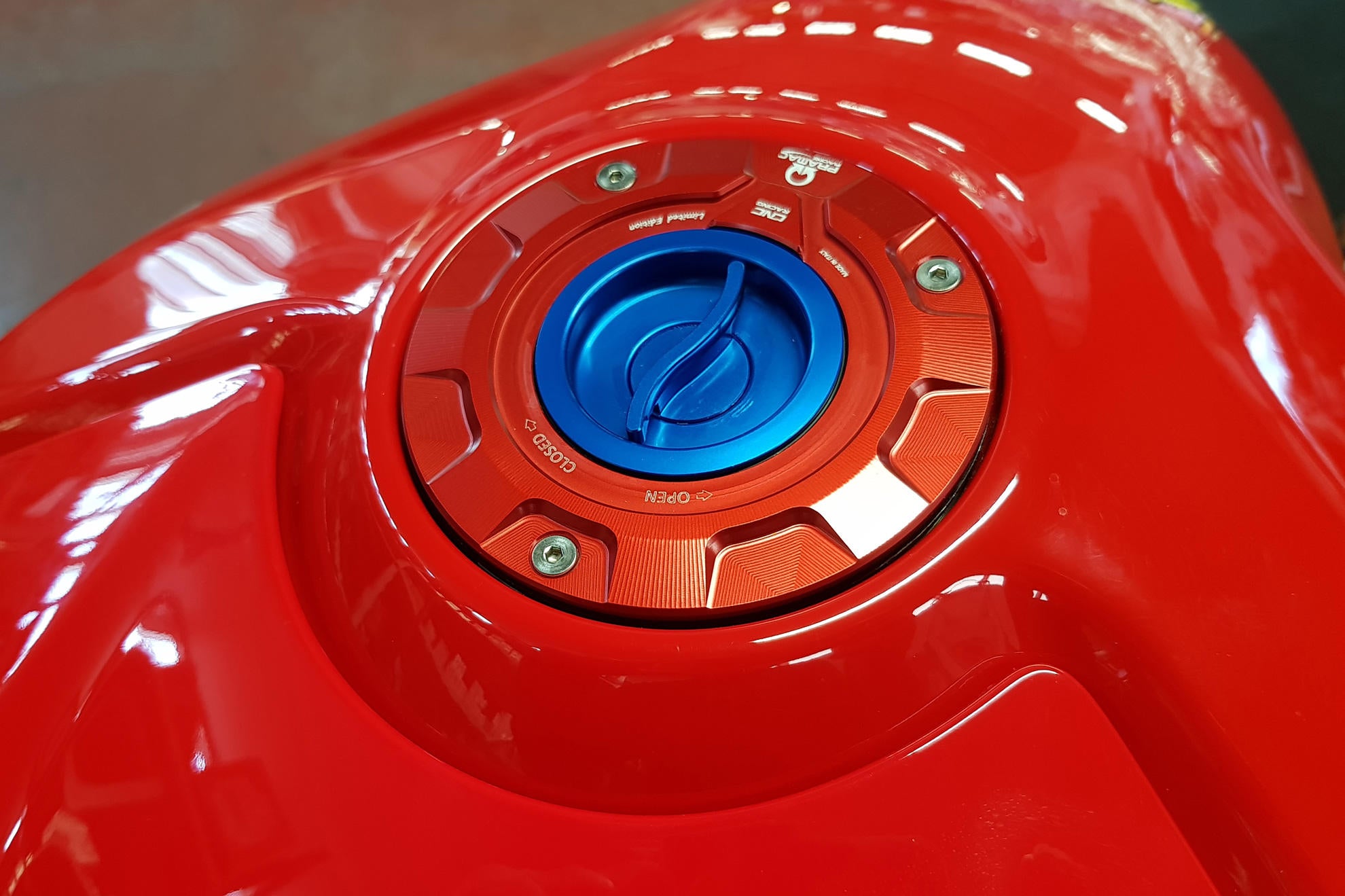Fuel cap with quick release Pramac Racing Limited Edition CNC Racing Ducati Panigale V4/S (2025) TS423PR 