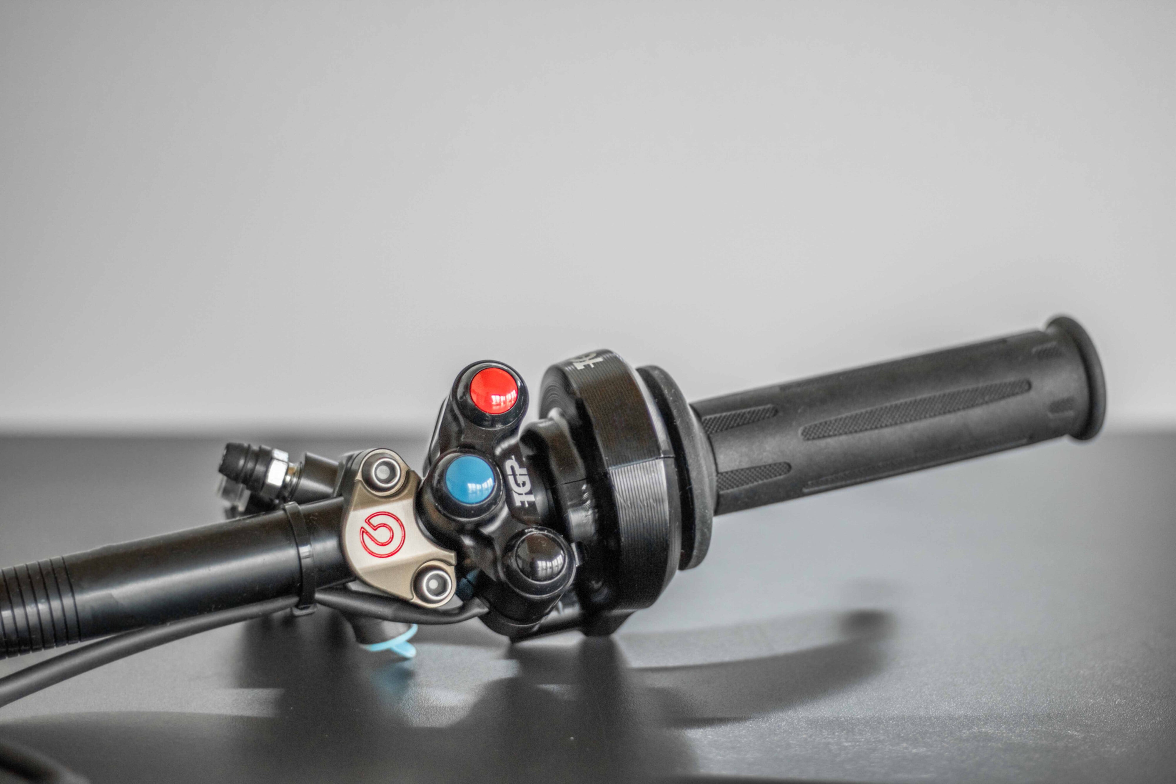 Brembo special handlebar clamp incl. recess for handlebar switch 