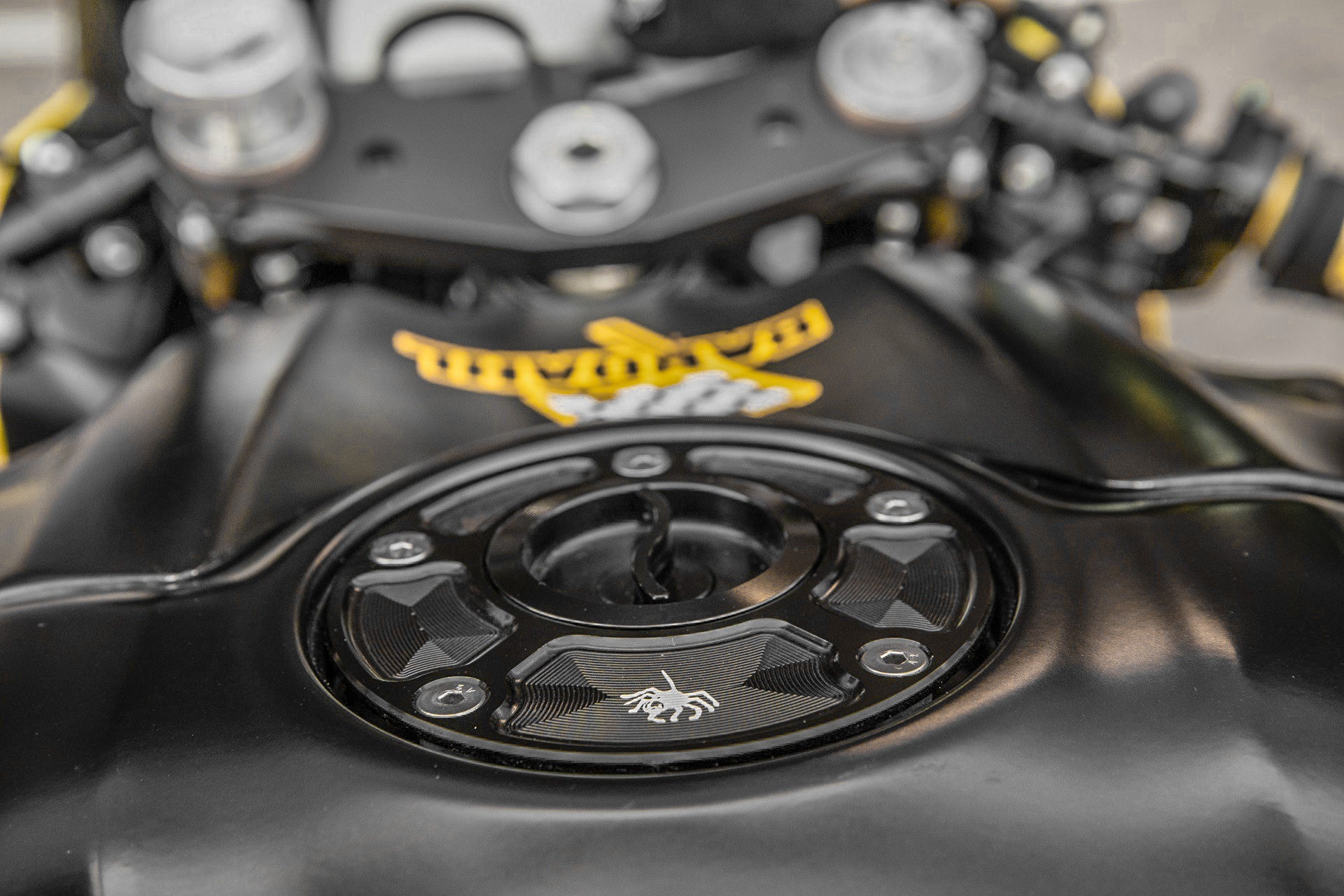 Tampa de combustível de fecho rápido Spider Racing Aprilia RS 660 (20-26) 60.A01 