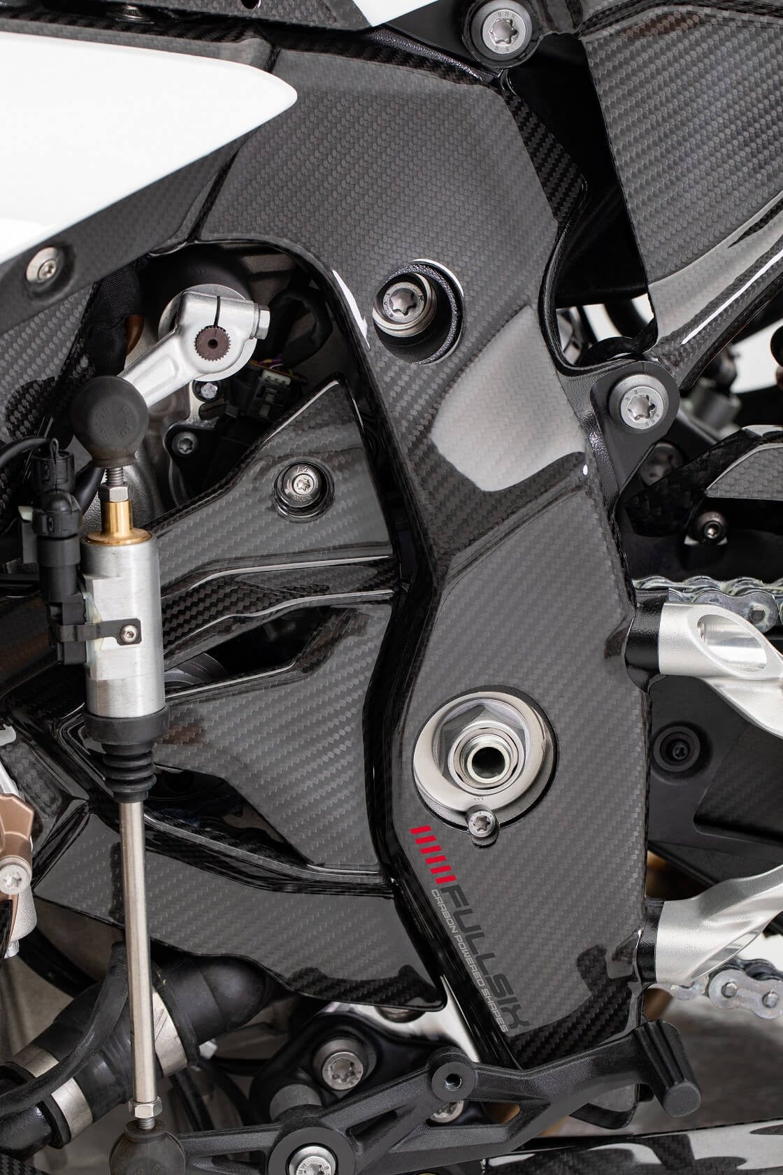 Capa de pinhão em carbono Fullsix BMW S1000RR K67 (19-26) 